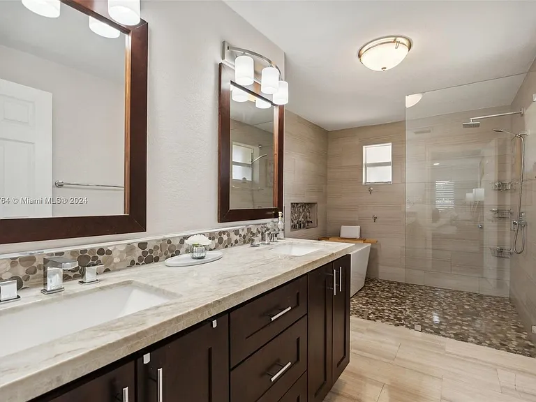 7ca6cdecc9790aa07a41fe237576354e-cc_ft_768